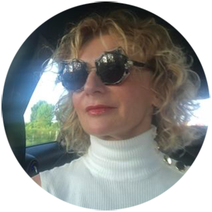 Benedetta Spada Naturopata, insegnante yoga, esperta in nutrizione e benessere